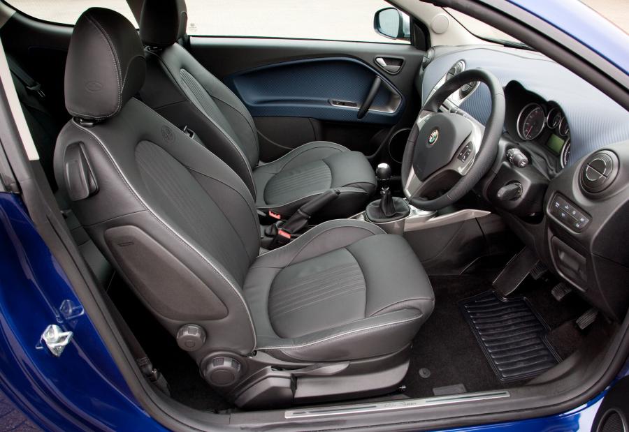 Интерьер Alfa Romeo MiTo (955) 2009 года  (UK) (фото 38 из 47)